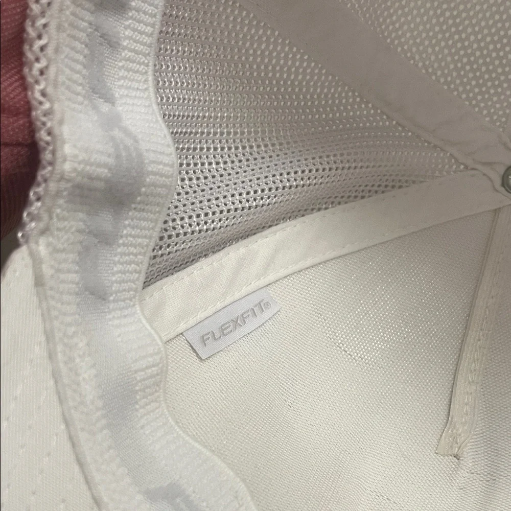 Travis Mathew Pink & White Men’s Fitted ball Caps size L / XL